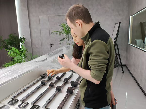 មគ្គុទ្ទេសក៍លីនេអ៊ែរ